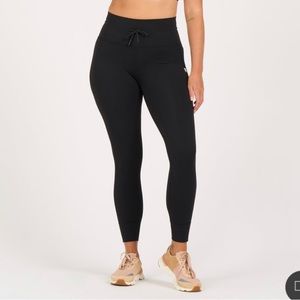 Vuori Daily Leggings size Large Black